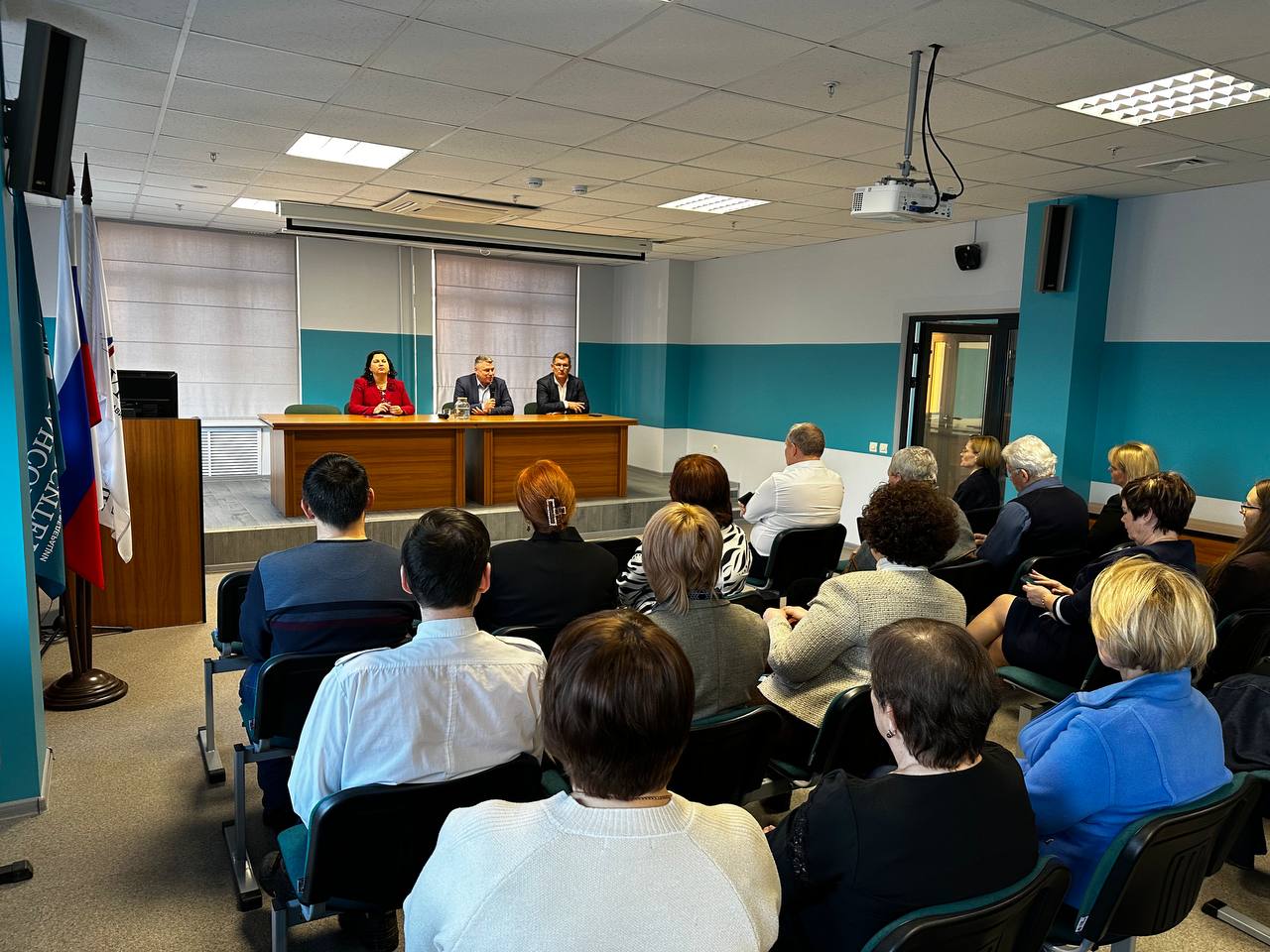 Курирующий проректор Семёнов Д.А. и заместитель Юдина Н.В. на кампусе университета в Краснодаре